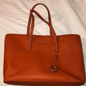 Michael Kors Jet Setter Tote - medium